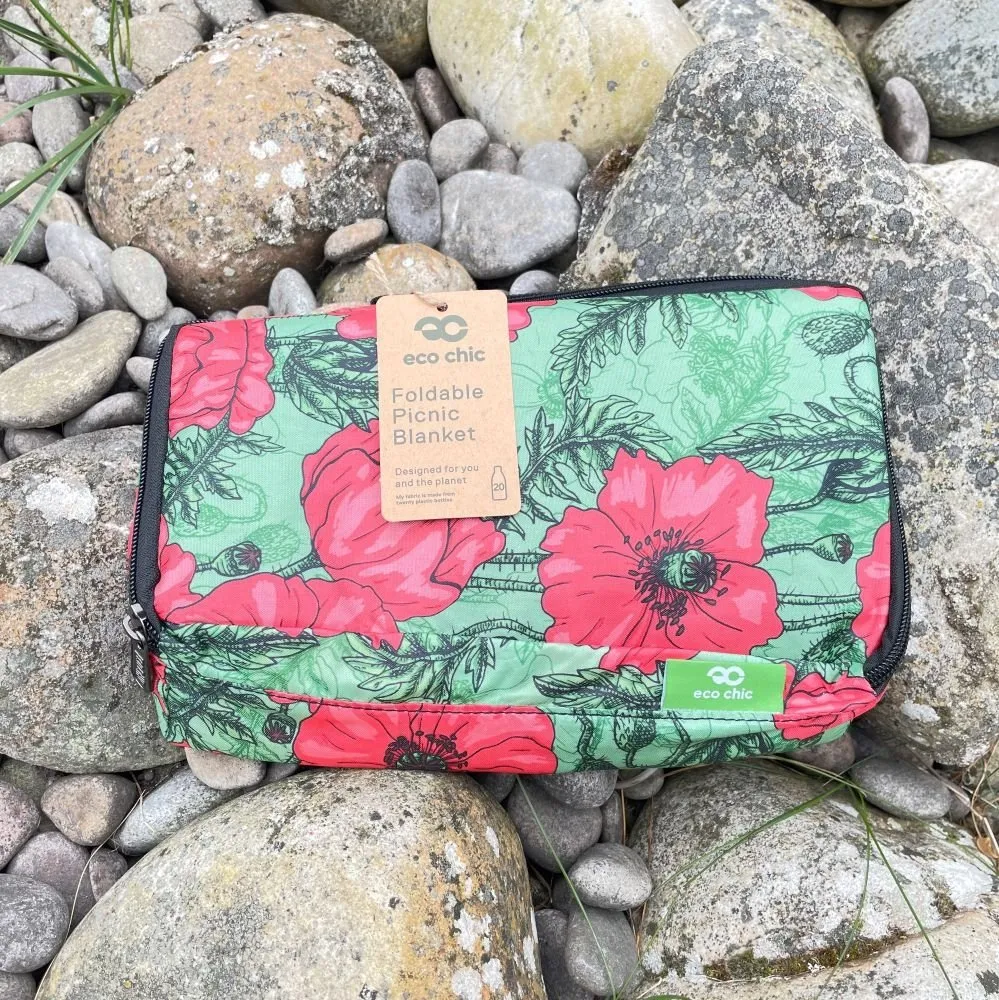 Recycled picnic blanket with poppies © WDC